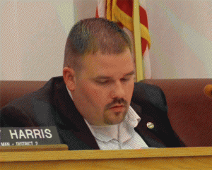  Smithfield Town Councilman Travis Scott says shining spotlights on trees at night is a safety issue. JoCoReport.com Photo