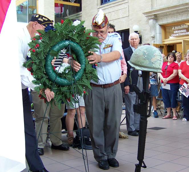 Veterans lay a wreath in honor of those who died protecting our country. JoCoReport.com Photo