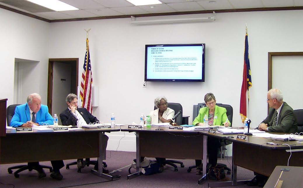 Mayor Cheryl Oliver and members of the Selma Town Council discuss cluster developments at their June council meeting. In a unanimous vote, the board rejected approval of cluster developments within town limits. JoCoReport.com Photo