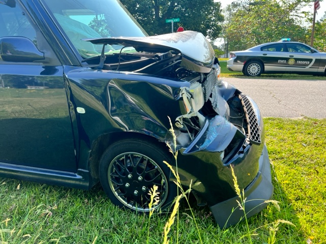 4 Students Injured After Teen Driver Strikes School Bus – JoCo Report