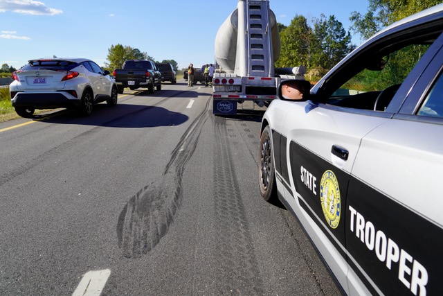Pickup Collides With Tractor Trailer – JoCo Report