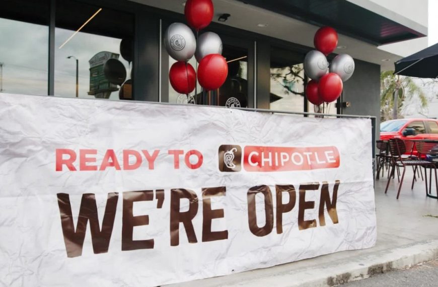 Chipotle Opens Flowers Plantation Location In Clayton