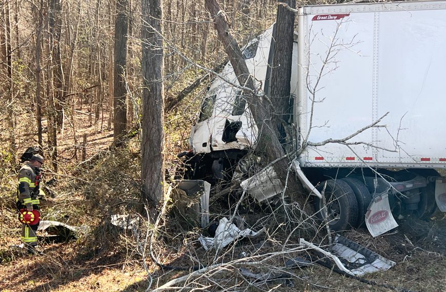 Tractor Trailer Crashes Into Guardrail, Trees Along I-95