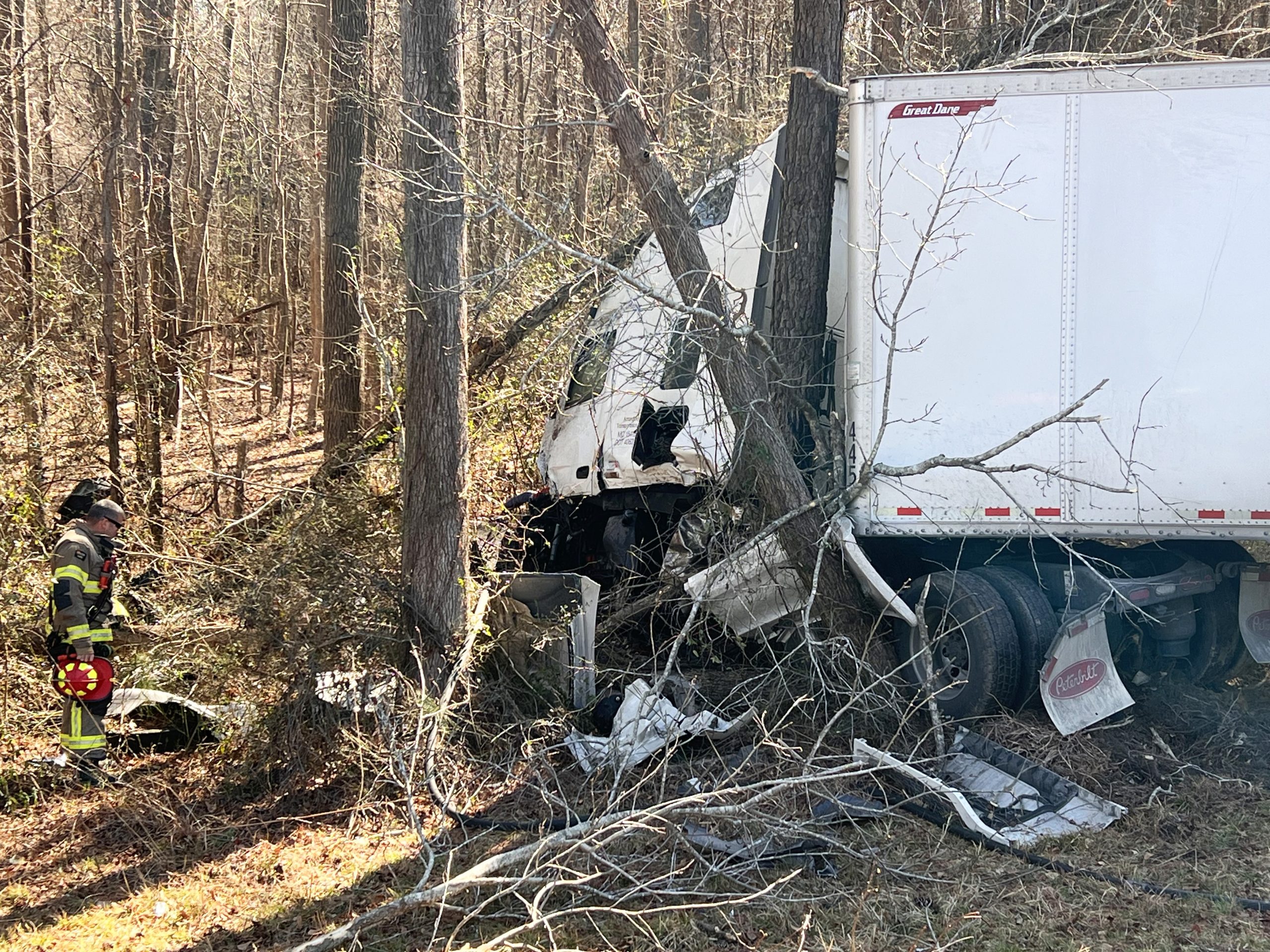 Tractor Trailer Crashes Into Guardrail, Trees Along I-95 – JoCo Report